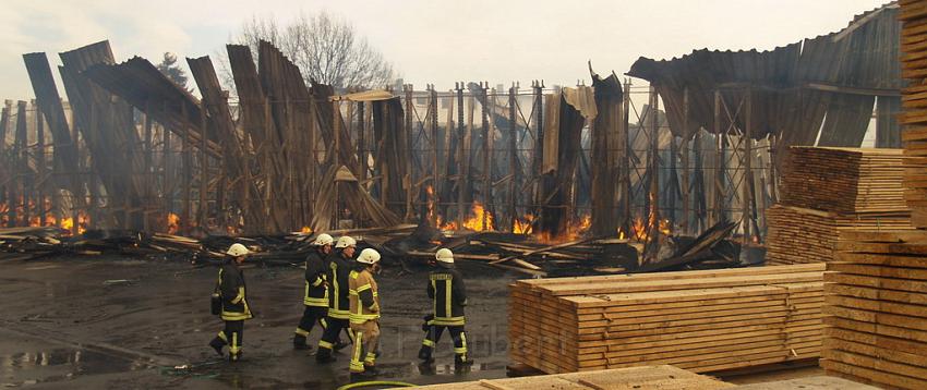 Grossbrand Holzlager Siegburg Industriestr P235.JPG